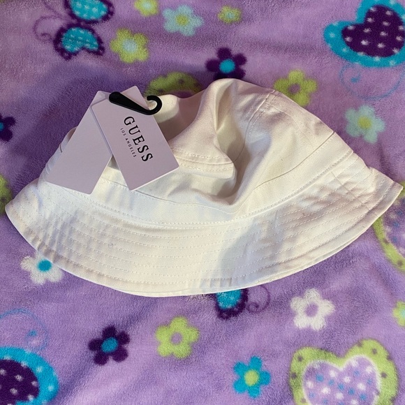 NWT Guess white BUCKET Hat - Picture 6 of 9